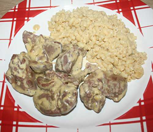 Foies de lapin et coquillettes à la moutarde