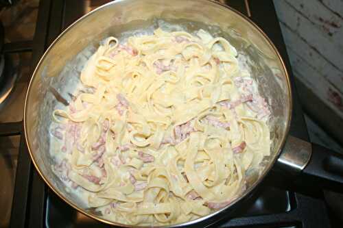 Tagliatelles sauce Alfredo au bacon