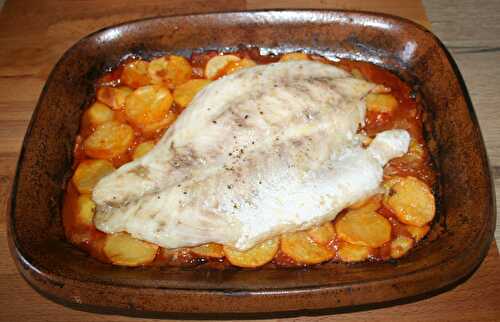 Filet de perche du Nil au four sur lit de pommes de terre