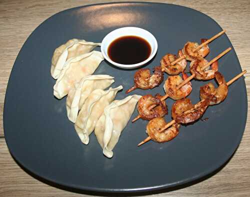 Gyoza et brochettes de crevettes sauce soja