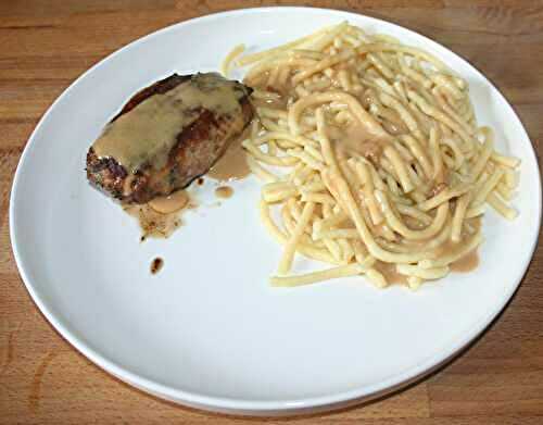 Crépinette à la fine farce de volaille à l'armagnac et aux morilles avec des spaetzle sauce fond de veau