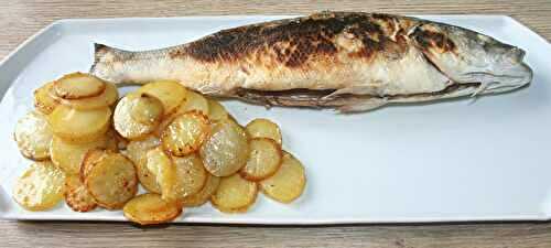 Bar (loup) à la plancha et pommes de terre sarladaises au sel de Guérande au piment d'Espelette