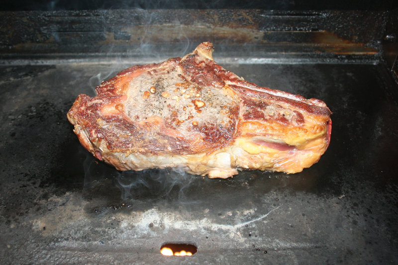 Côte de bœuf poivre et gros sel à la plancha