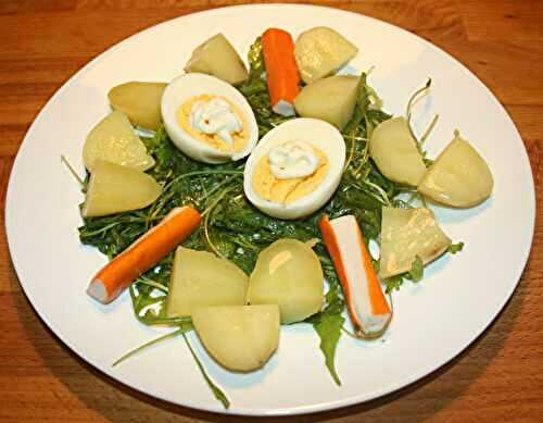 Salade roquette, pommes de terre, surimi, œuf