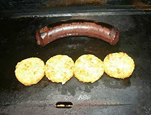 Boudin noir de Mortagne aux ognons et rösti à la plancha