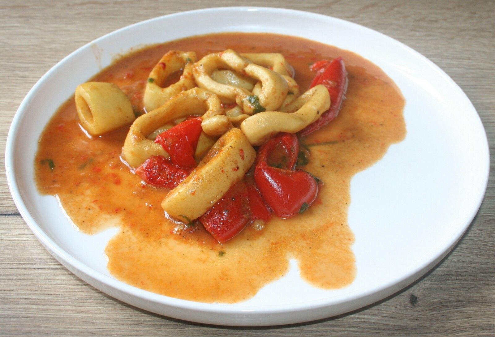 Anneaux d'encornet au poivron rouge