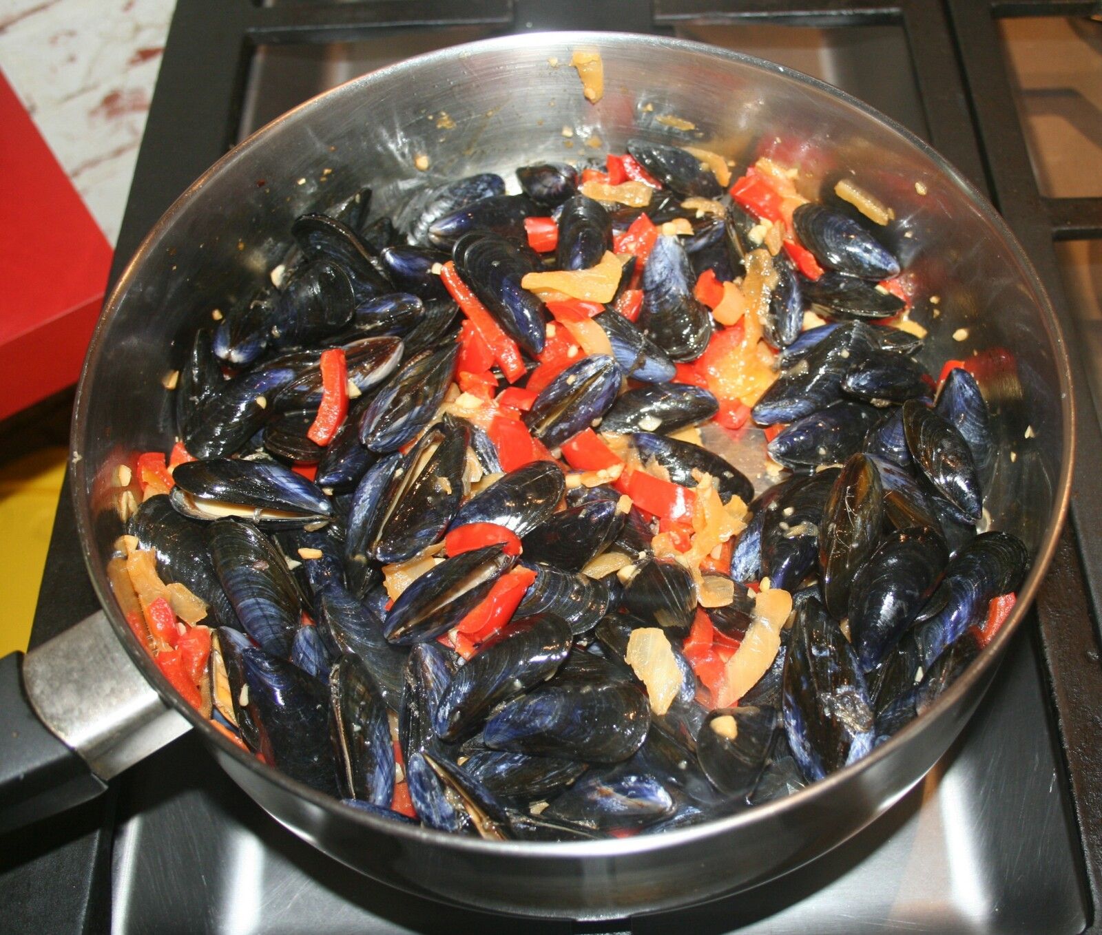 Moules à la crème et au poivron rouge