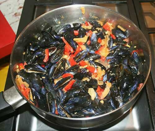 Moules à la crème et au poivron rouge