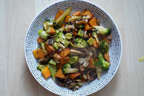 Wok de patate douce, poireau, brocoli, et champignons