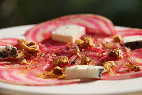 Carpaccio de betteraves chioggia, Sainte-Maure et noix,vinaigrette à la clémentine