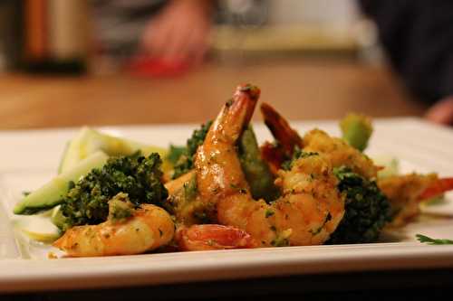 La salade de lulu : crevettes marinées,brocolis et courgettes, sauce aigre douce