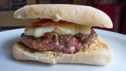 Le burger auvergnat (au St Nectaire) - AnneSoGood
