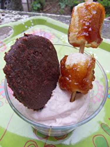 Mousse banane, croquant au chocolat,bananes caramélisées.