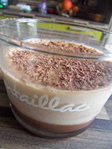 Panna cotta carambar sur lit de chocolat