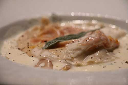 Ravioles au potimarron et. Jambon, crème de sauge