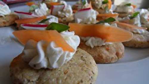 Sablé au gouda , créme de chèvre et légumes croquants