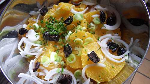 Salade d'oranges aux cébettes et olives noires