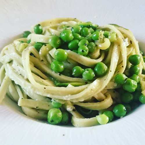 Tagliatelles aux petits pois et courgettes à l'ail