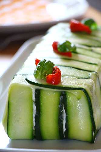 Terrine de chèvre frais aux courgettes,asperges vertes et tomates confites, vinaigrette d'herbes