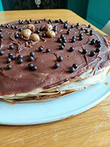 Gateau de crêpes,  ganache montée et praliné 