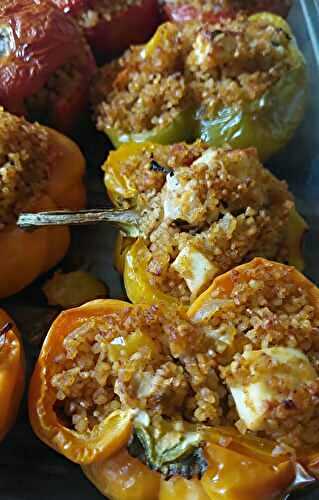 Poivrons et tomates farcis végétariens