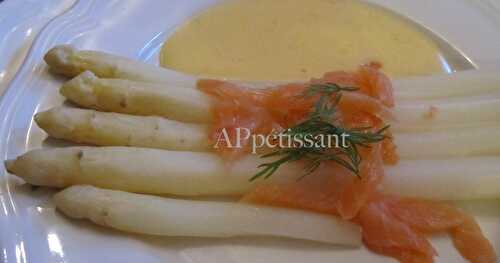 Asperges  au saumon et sauce hollandaise