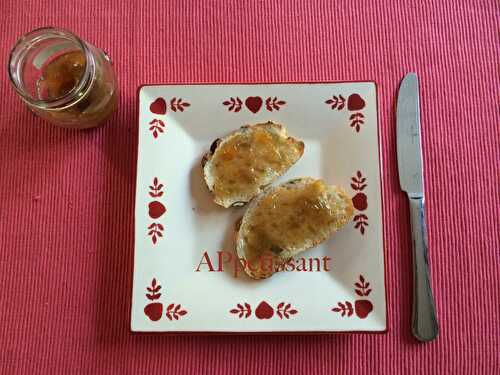 Confiture de rhubarbe aux abricots secs