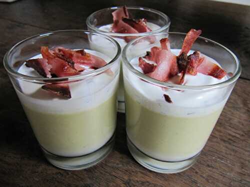 Panacotta d'asperges, mousse de chèvre et bacon grillé