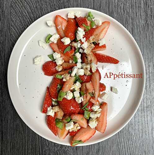 Salade de fraises, fêta et basilic