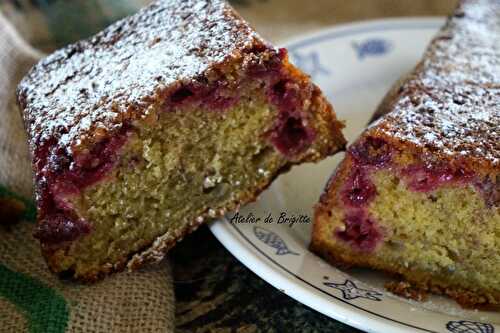 Cake cerises, chocolat blanc et Fève Tonka