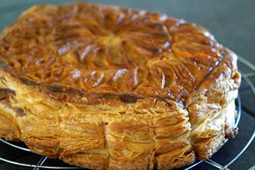 Galette à la crème d'amandes et oranges, pâte feuilletée inversée