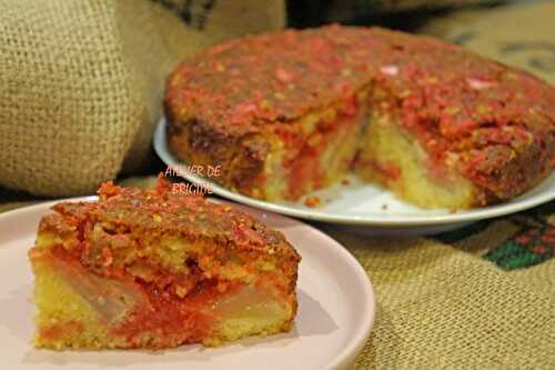 Le gâteau Lyonnais aux poires et aux pralines roses