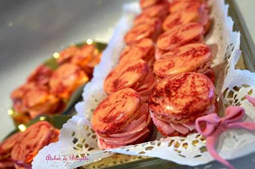 Macarons aux framboises et à la rose