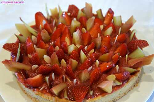 Tarte à la rhubarbe, fraises et amandes, recette du Chef Claire Heitzler