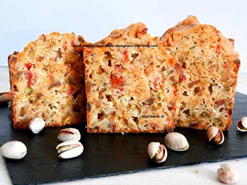 Cake aux tomates séchées, comté et pistaches