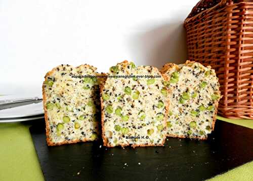 Cake vert et noir d'après Ilona Chovancova : petits pois frais et graines de sésame noir