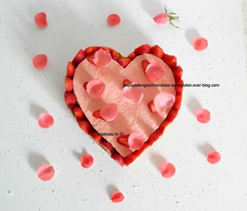 Coeur de Rose d'après Christophe Felder : pâte sucrée, frangipane et morceaux de fraises, palet fraise rose, crème légère à la rose