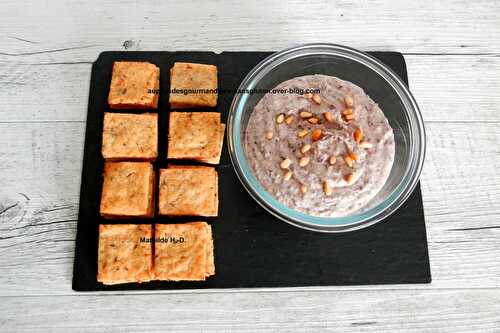 Crackers aux graines et houmous aux haricots rouges et courgettes