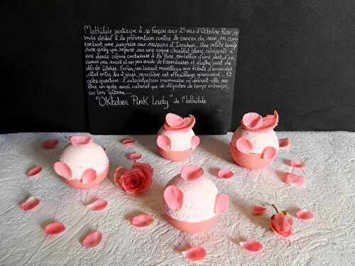 Oktober Pink Lady de Mathilde : crème onctueuse à la rose, gelée de framboises, dés de litchis, biscuit aux éclats d'amandes