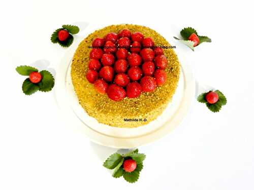 Réinterprétation de l'entremets DESIRE de Pierre Hermé : palet breton, biscuit moelleux citron, compote fraise-banane, crème mousseuse citron jaune et citron vert, fraises