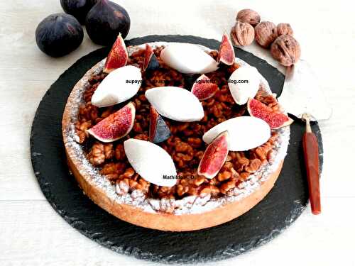 Tarte noix et figues d'après Carl Marletti : pâte sucrée noix et vanille, crème de noix et figues, caramel mou vanille aux noix glacées, chantilly vanille et figues fraiches