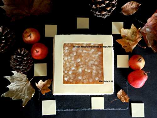 Réinterprétation du CARRE BLANC de Pierre Hermé : biscuit moelleux aux éclats d'amandes, marmelade de poires et d'airelles à la cannelle, crème montée au sirop d'érable, poires en gelée