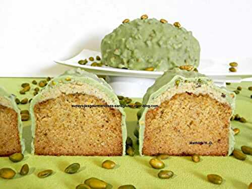 Cake pistache orientale d'après Christophe Michalak : cake financier pistache, imbibage oriental, ganache pistache orientale, glaçage rocher pistache
