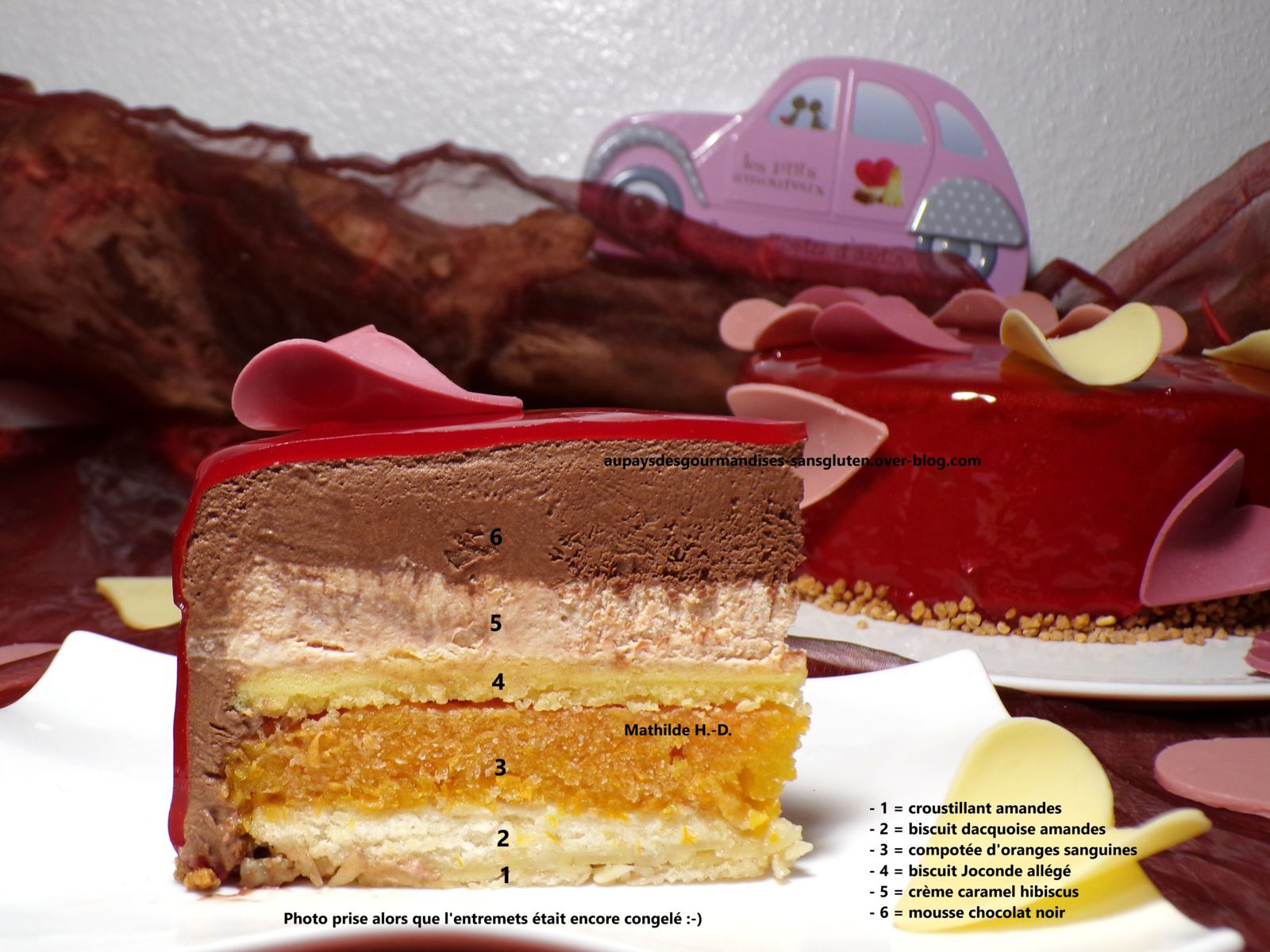 Incandes'sens d'après Arnaud Bourg-Broc : croustillant amandes, biscuit dacquoise amandes, compotée d'oranges sanguines, biscuit joconde allégé, crème caramel hibiscus, mousse chocolat noir