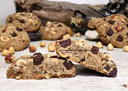 Cookies farine de sarrasin torréfiée, chocolat noir, noisettes sur une base de La Fabrique Cookies