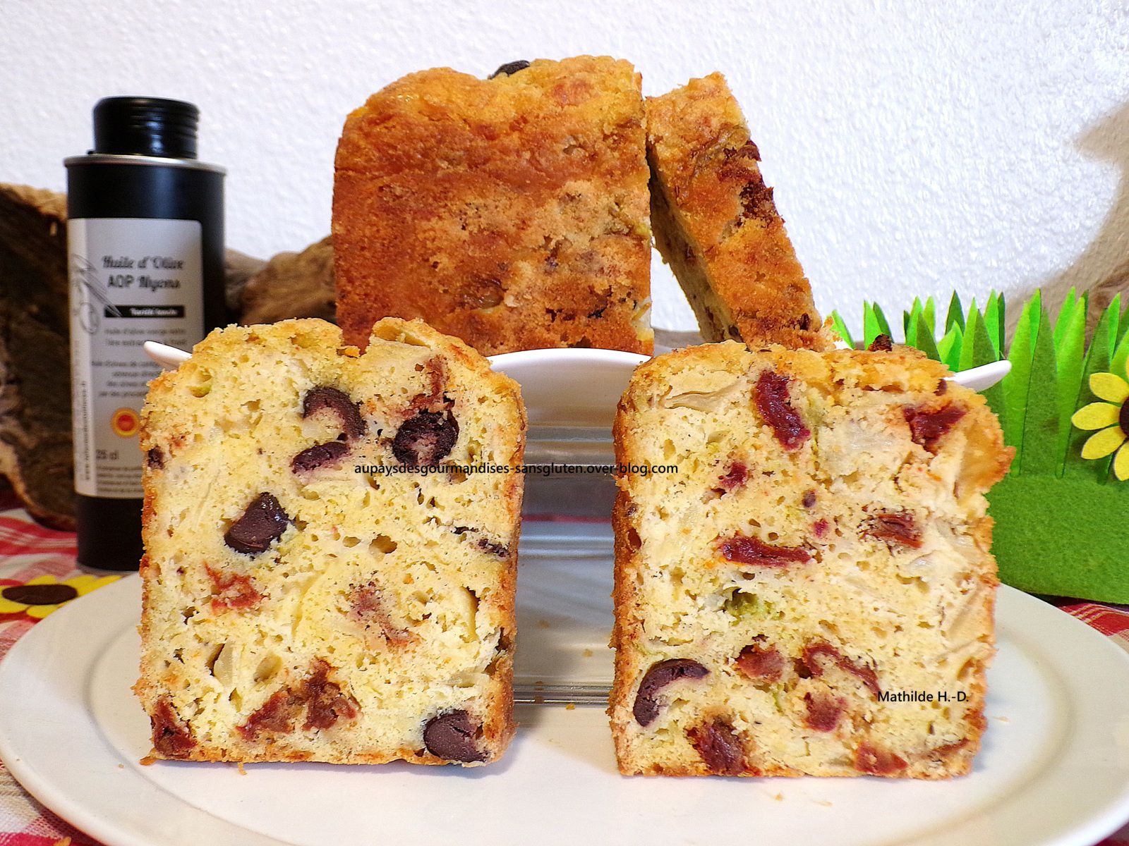 Cake salade, tomates séchées, olives noires sur une base d'Emilie Laraison