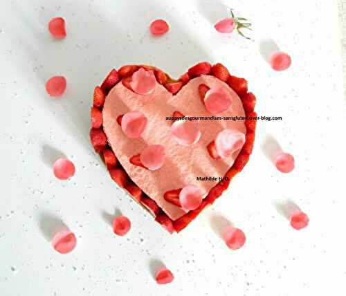 Coeur de Rose d'après Christophe Felder : pâte sucrée, frangipane et morceaux de fraises, palet fraise rose, crème légère à la rose