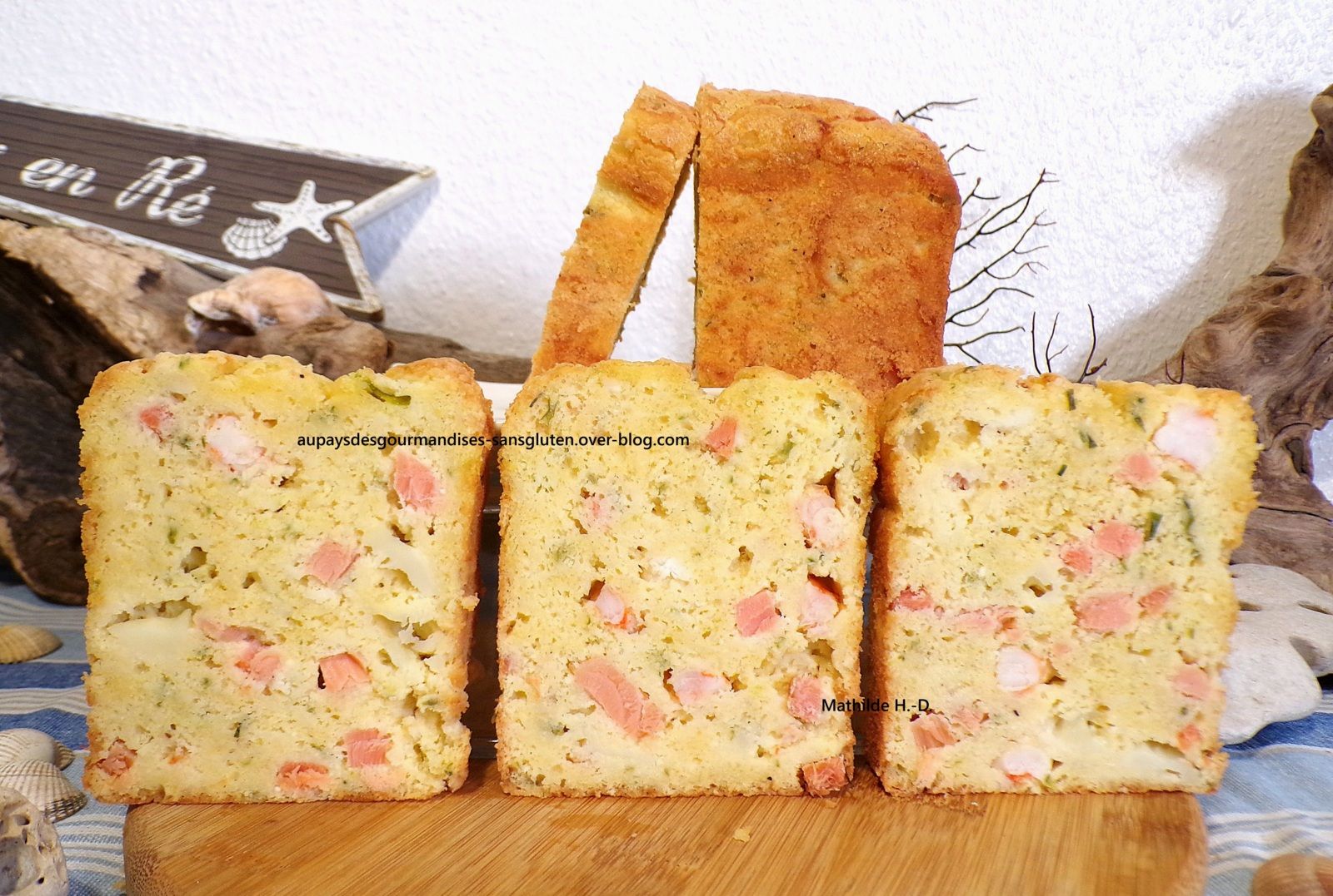 Cake truite fumée, concombre, mozzarella, ciboulette et cumin sur une base de Sophie Dudemaine
