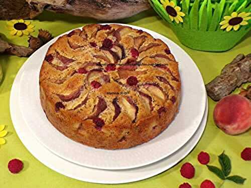 Gâteau pêches framboises et noisettes sur une base de Yotam Ottolenghi