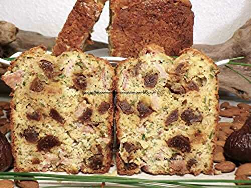 Cake salé à la purée d'amandes, jambon cru, figues moelleuses et ciboulette (sans farine)